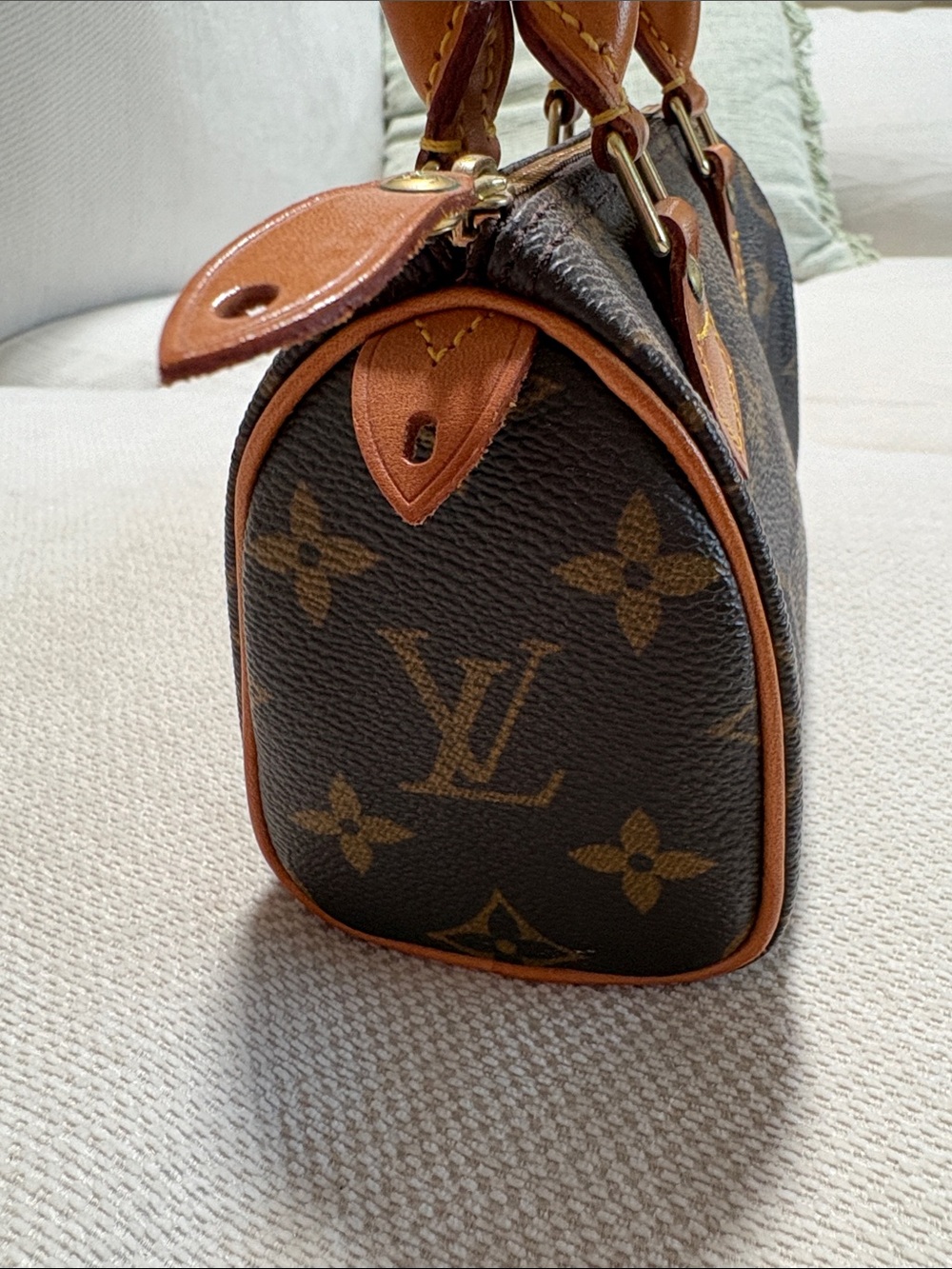Authentic Louis Vuitton Mini Speedy
This is the mini, not the nano. 🤗
No strap - Picture 8 of 13